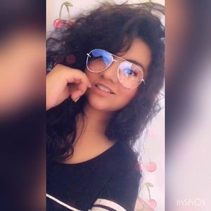 Meet your Posher, Ileana